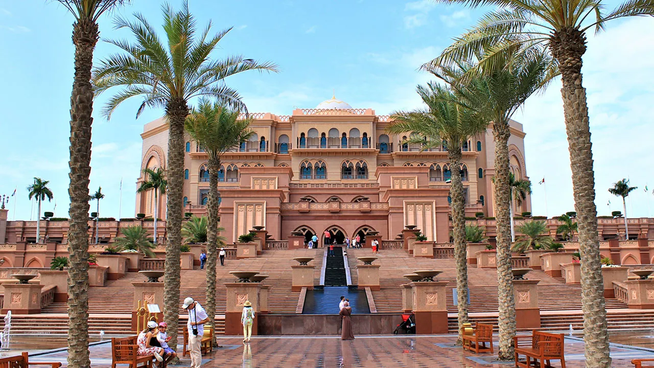 Abu Dhabi: The Shining City (2024)